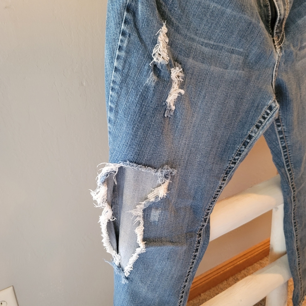 Amethyst highly distressed jeans - Picture 2 of 4
